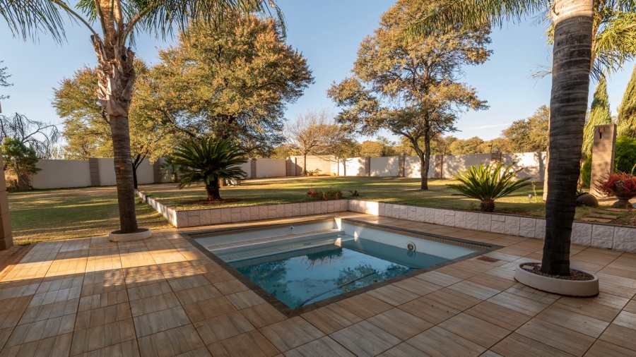 6 Bedroom Property for Sale in Wilkoppies North West